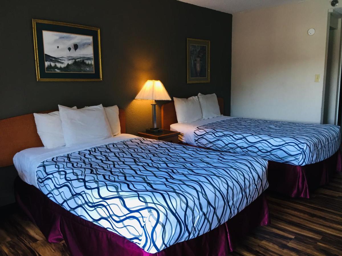 Bear Mount Inn & Suites Pigeon Forge Buitenkant foto