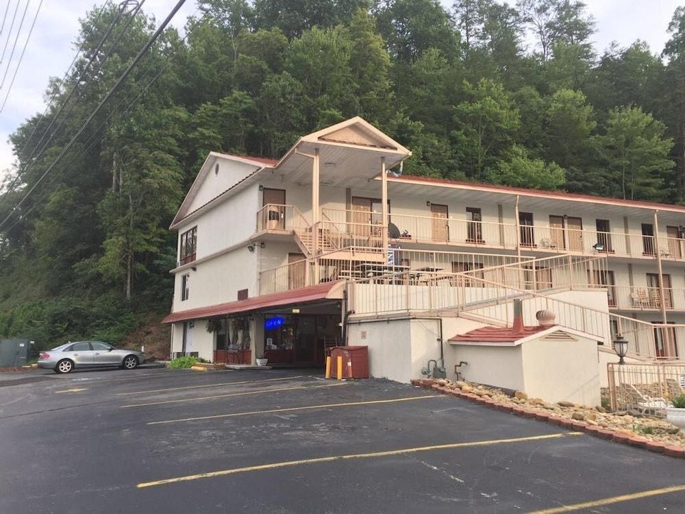 Bear Mount Inn & Suites Pigeon Forge Buitenkant foto
