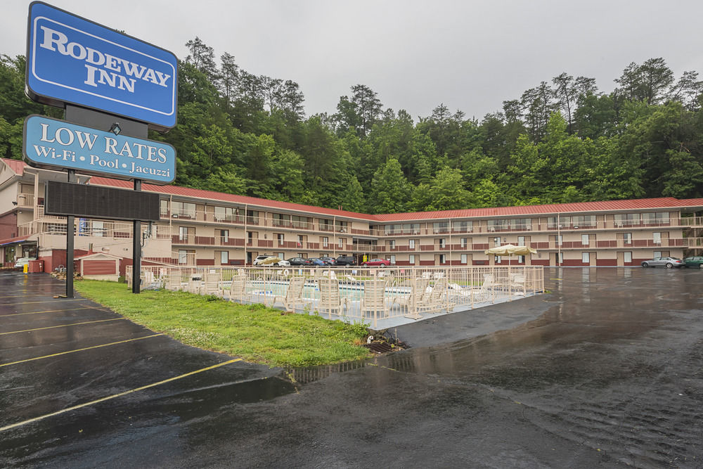 Bear Mount Inn & Suites Pigeon Forge Buitenkant foto
